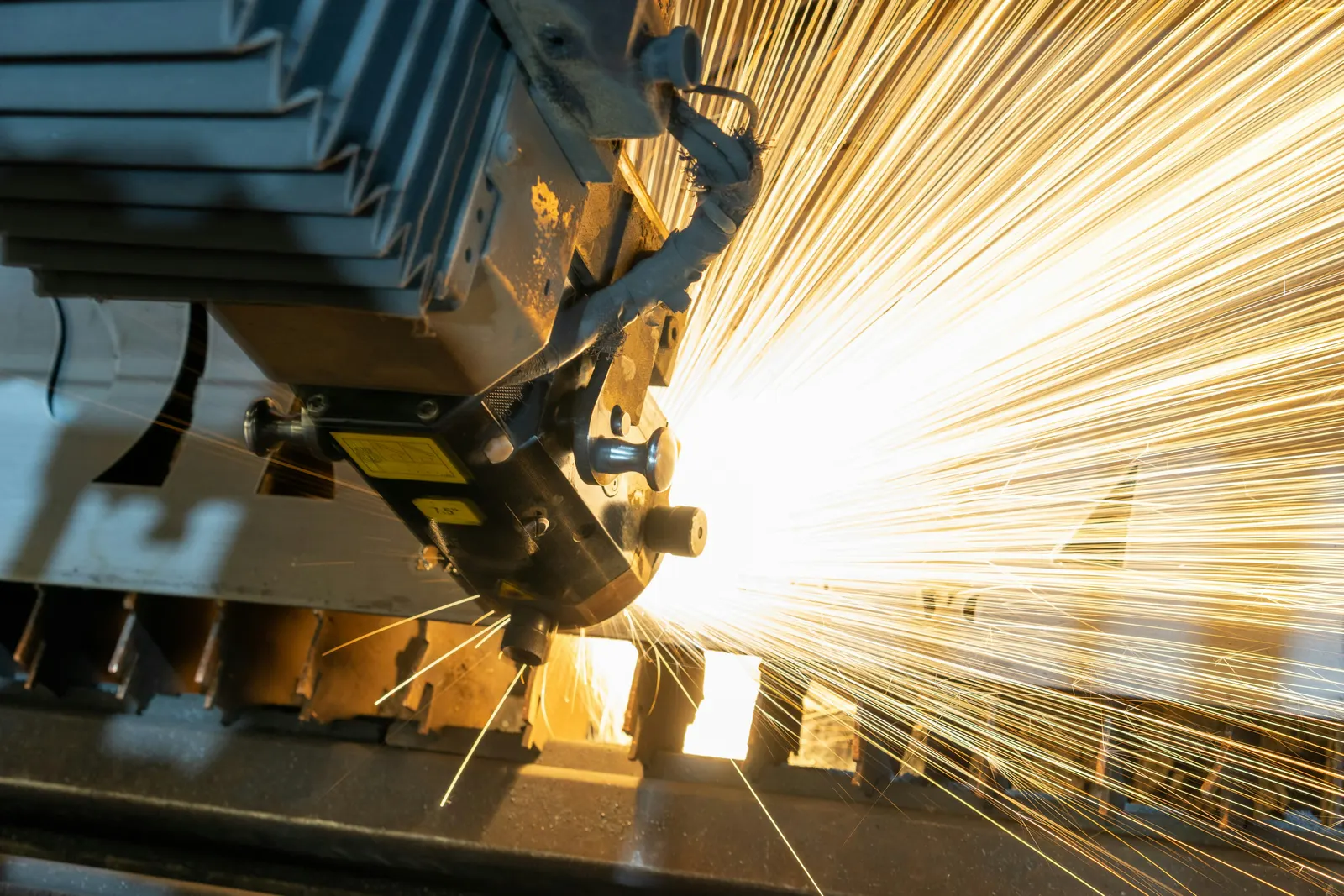 Plasma cutting process for thicker sheet metal parts